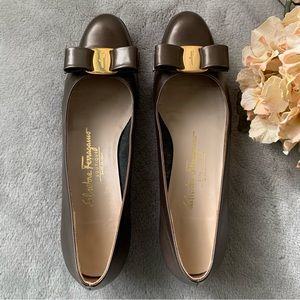 Ferragamo Vara Bow Pump